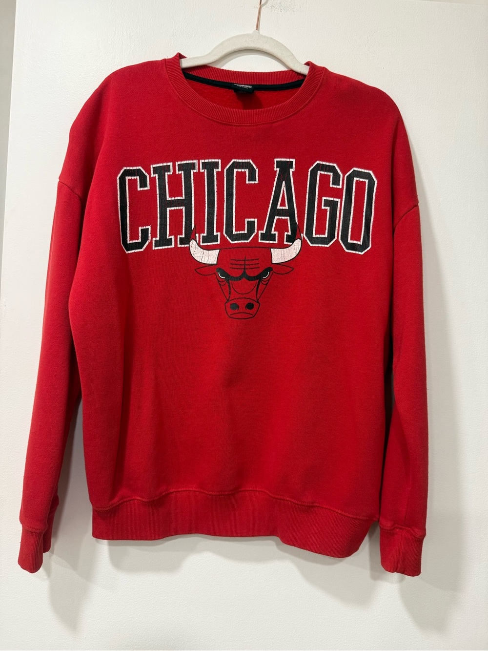 NBA Chicago Red Crewneck Sweatshirt with Bulls Logo